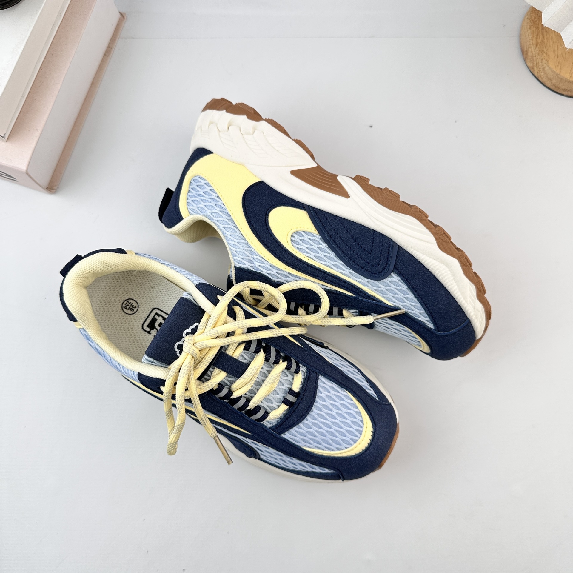 YUANBO zapatos de papá con suela gruesa zapatos blancos de mujer 2025 nuevos zapatos deportivos de malla transpirable de otoño