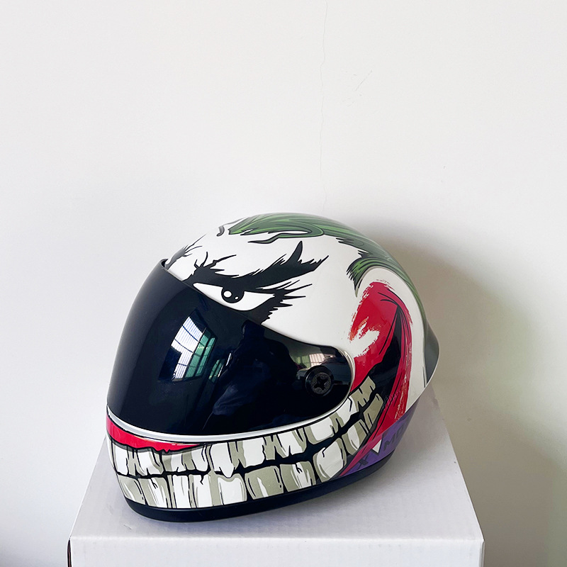 Motocicleta oso casco muñeca tensión oso gato afortunado motocicleta cola caja asiento trasero decoración modelo casco pequeño