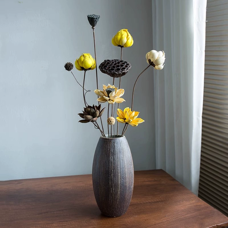 Цветочный букет из сушеных цветов с лотосами