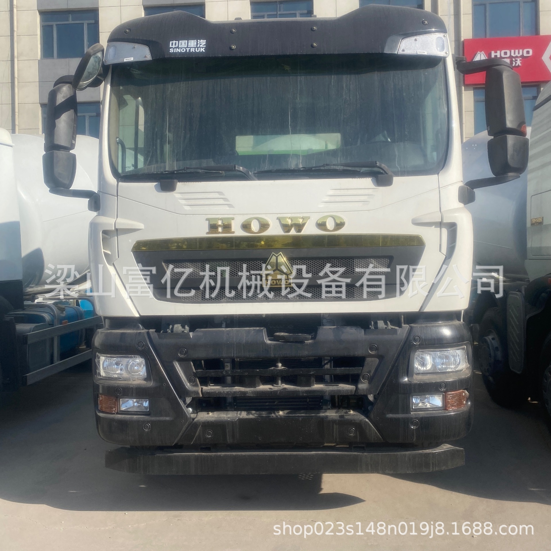 Overseas Supply of Sinotruk Howo Concrete Mixer Trucks with 8*4 Chassis, 8, 10, 12 Cubic Meter Concrete Mixer Trucks