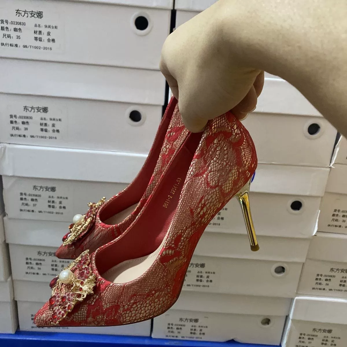 35-ярдовый бренд снятый китайский стиль высокие каблуки женский новый красный невеста чонсам вышивка стразами свадебный тост оптом