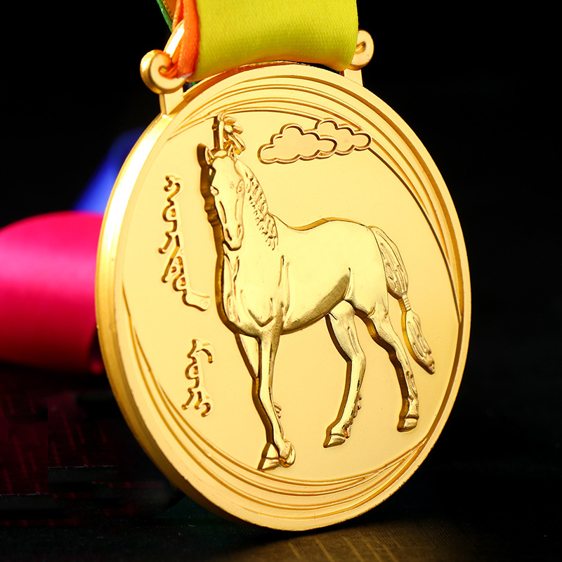 Fábrica al por mayor maratón en blanco creativo listado conmemorativo personalizado deportes corriendo caballo hoja de oro medalla logotipo impreso