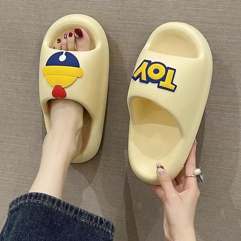 Celebridades de Internet lindas sandalias y pantuflas de mierda para hombres y mujeres baño de suela gruesa antideslizante hogar interior EVA verano ropa exterior pareja image 16