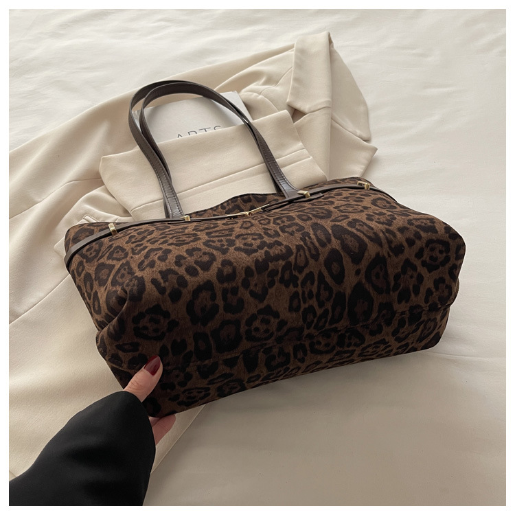 Trend Retro Büyük Kapasiteli Tote Çanta Kadın Trend Leopar Desenli Şık Kişisel Rahat Çok Amaçlı Niş Tek Omuz Çantası