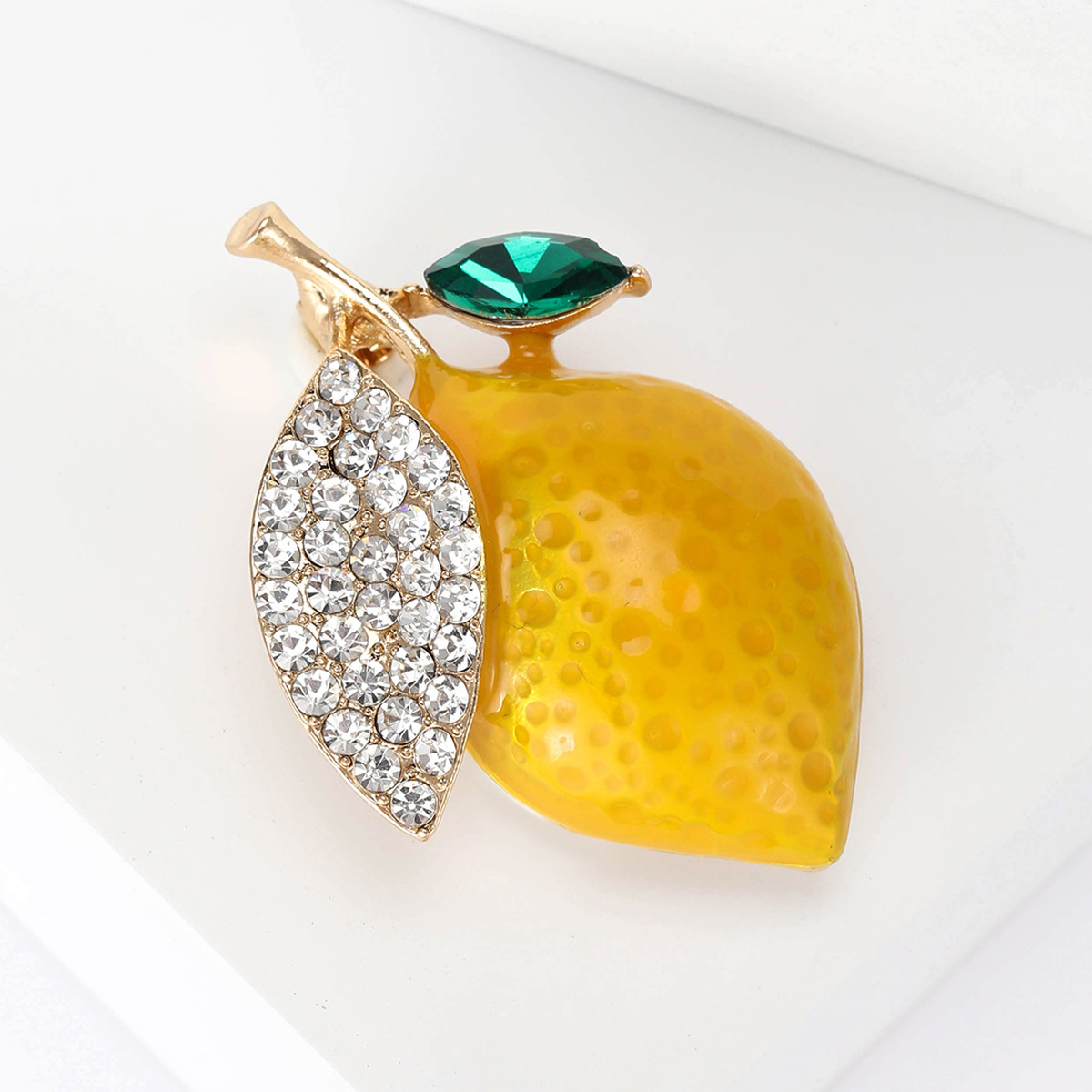 New Small Fresh Lemon Brooch Accessories Enamel Oil Dripping Fruit Pin Simple Versatile Corsage for Men and Women