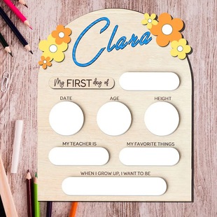 On the first day of cross -border school, there are signs to return to school, wooden sign school board board of directors first day signs