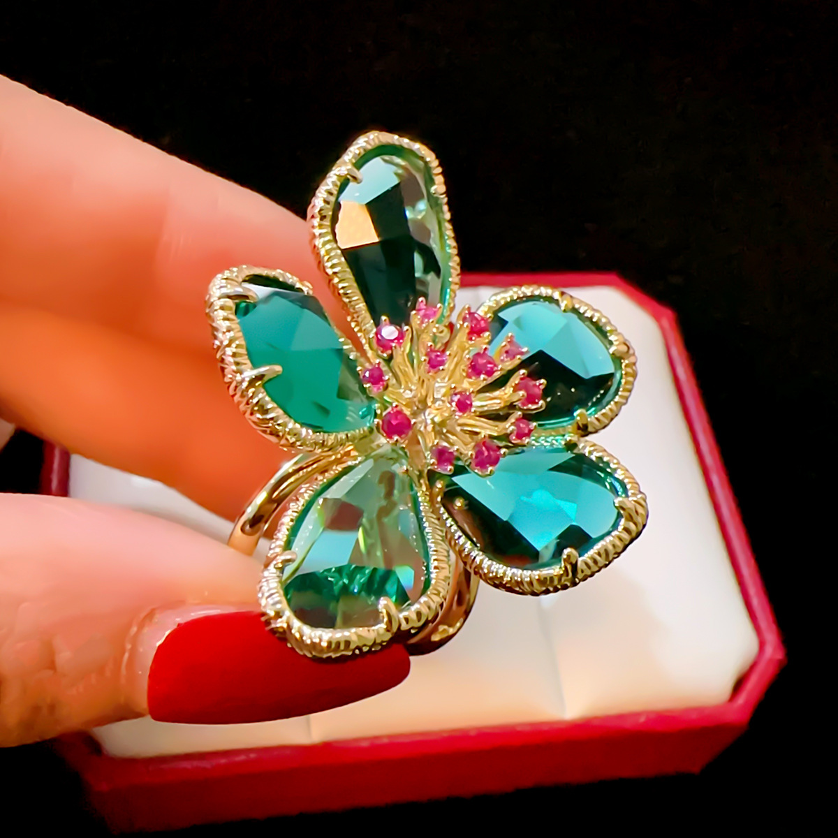 Classical Leaf Flower Copper Plating Women's Brooches display picture 7