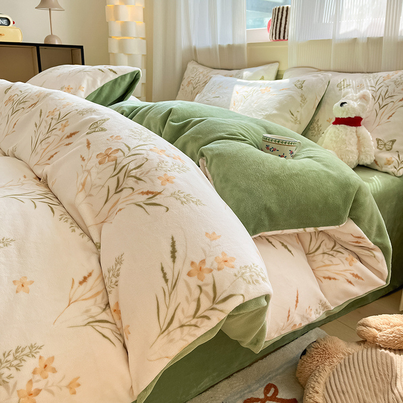 Pequeño conjunto de cuatro piezas de terciopelo de leche fresca 2025 nuevo invierno más edredón cubierta sábanas de terciopelo de coral ropa de cama