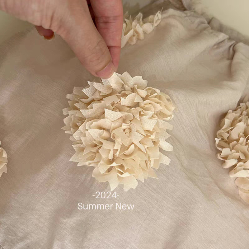 Vestido de verano salado para siete niñas, vestido de princesa de estilo occidental, nuevo cuello colgante de flor tridimensional para niños, falda casual de estilo occidental coreano