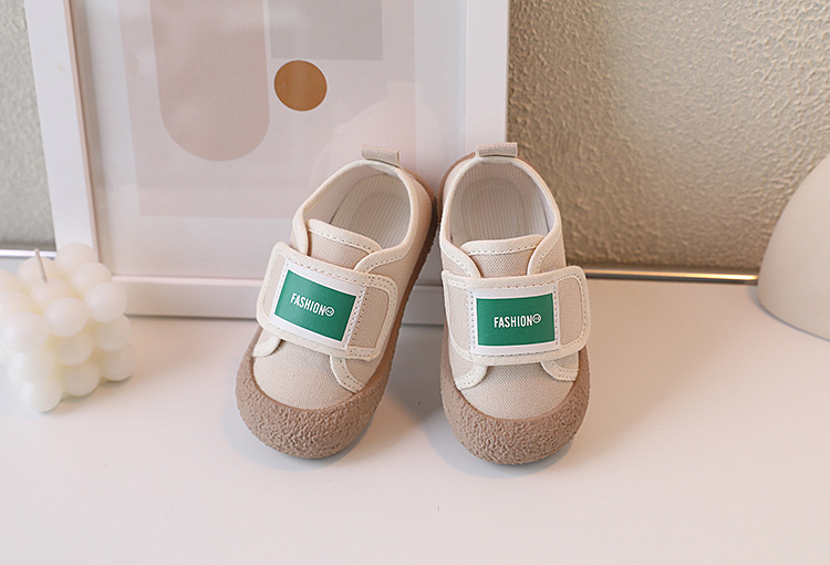 Koreansk barncanvas 2023 vår och höst nya pojkar Casual Baotou flickor mjuk sula Anti-halk babyskor_voghion.com
