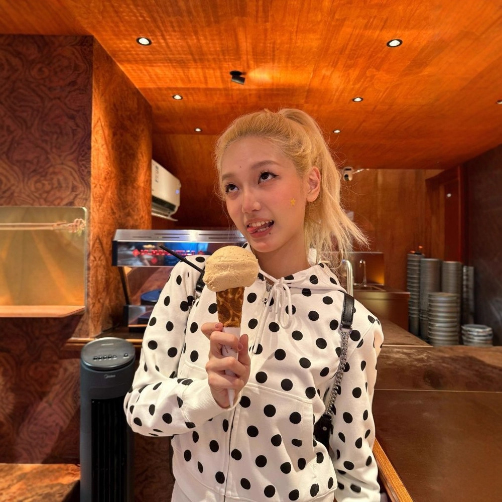 American Retro White Polka Dot Long-Sleeved Zipper Cardigan Sweatshirt for Women Early Autumn New Design Versatile Short Jacket