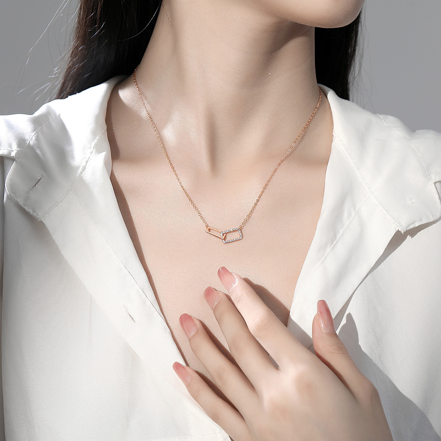 Estilo japonés y coreano S925 plata esterlina geométrica cuadrado doble anillo collar de hebilla niñas diseño de lujo ligero sentido de la cadena de clavícula de todo fósforo