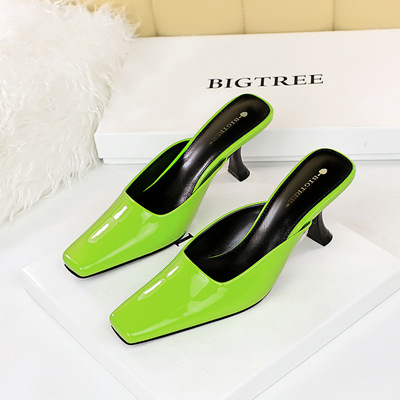 3130-1 European and American simple high-heeled square head shallow mouth bright face patent leather Baotou slippers wom