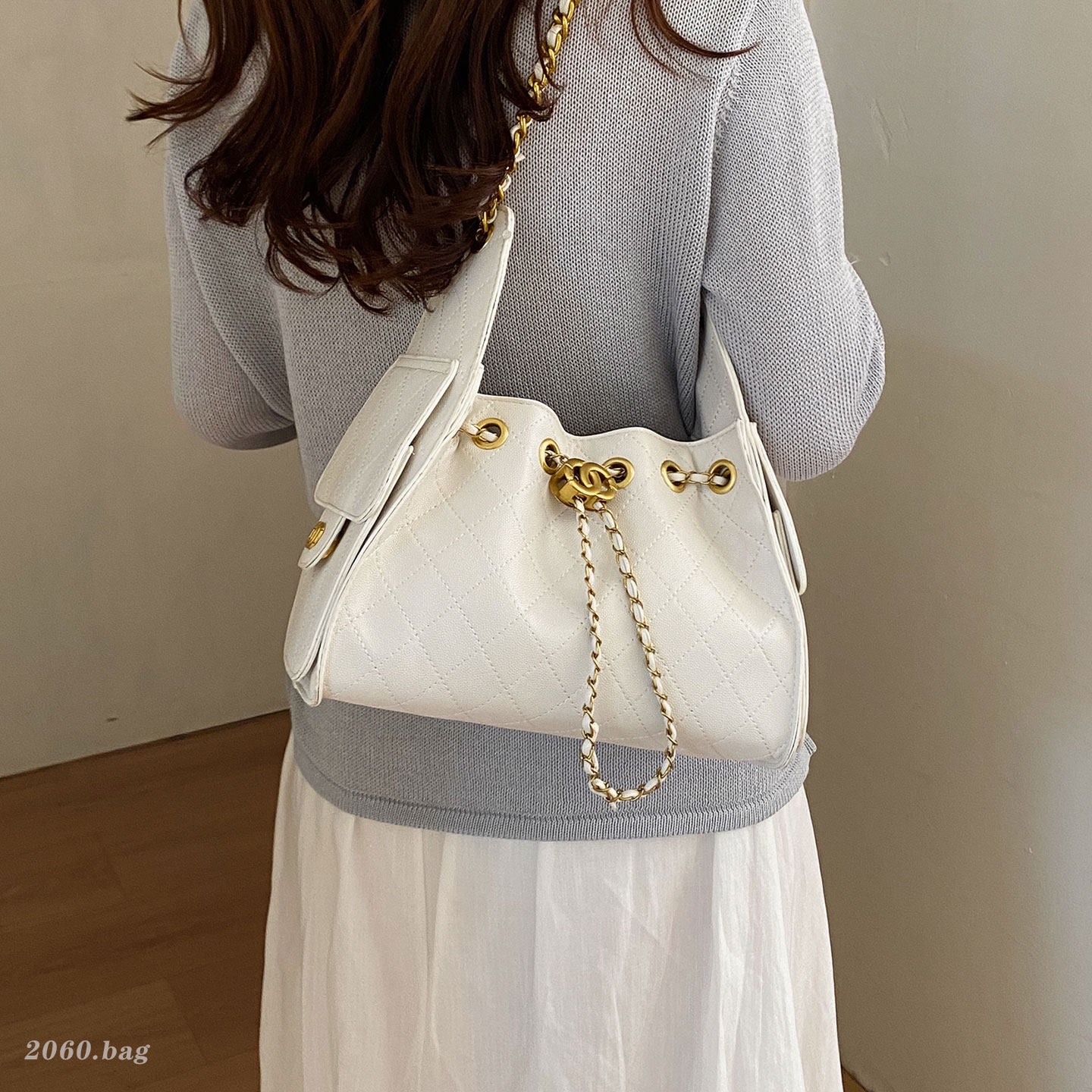 2025 sensación de bolso de cadena de mujer bolso de cuerda coreano de un solo hombro cubos de verano nuevo estilo universal nicho de viaje