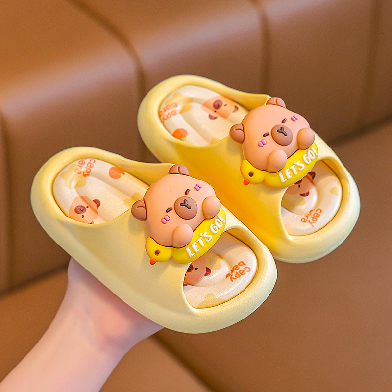 2025 nuevas zapatillas infantiles niñas de verano interior antideslizante de fondo suave para los niños en el exterior usar lindas zapatillas rojas en línea