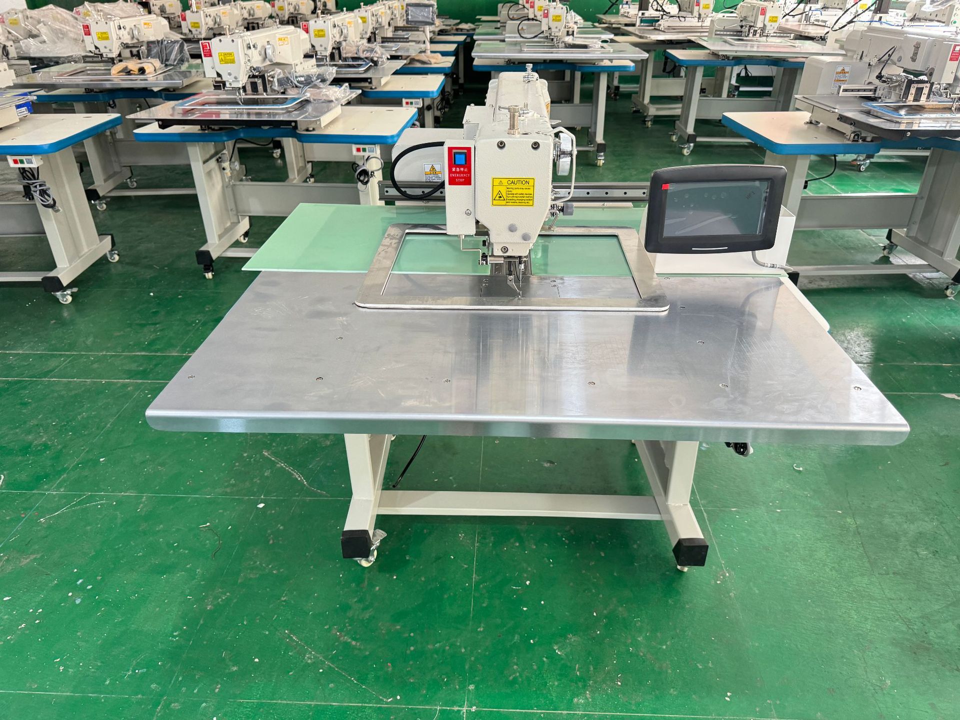 Máquina de patrones de computadora de la marca LVBU insignia de cuero marca registrada máquina de patrones máquina de coser industrial