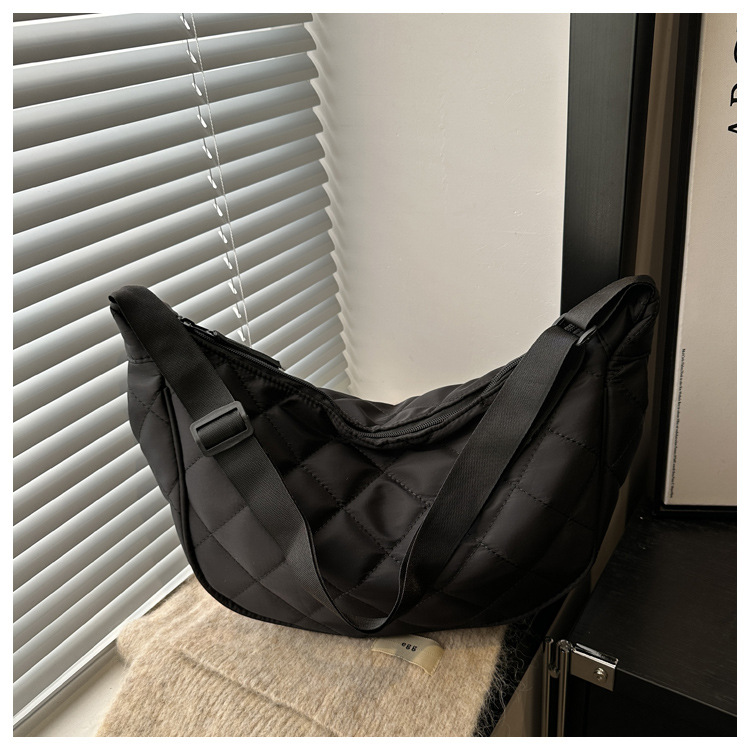 "Stylish large-capacity dumpling bag 2025 New trendy and fashionable niche single-shoulder bag, versatile and simple crossbody bag wholesale. undefined