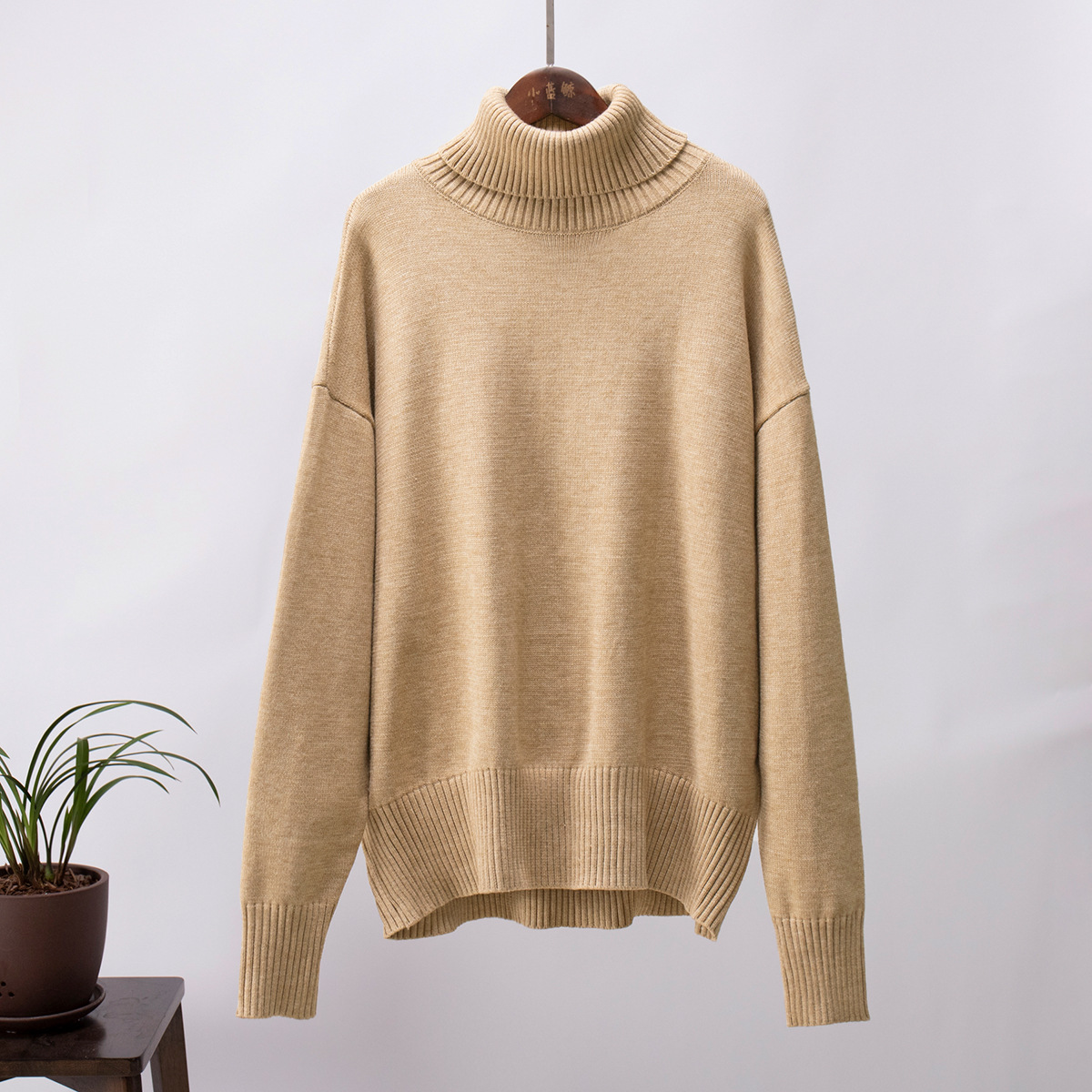 Suéter de cuello alto de Amazon transfronterizo para mujer 2025 Suéter suelto de otoño e invierno europeo y americano Suéter clásico de color sólido de todo fósforo
