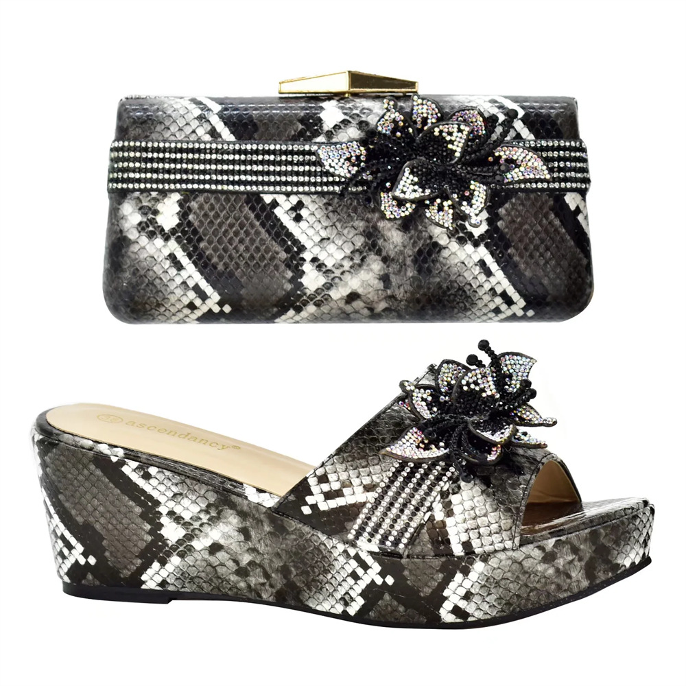 Snakeskin wedge sandals with round toe and three-dimensional applique embellish clutch shoe bag_vogvips.com