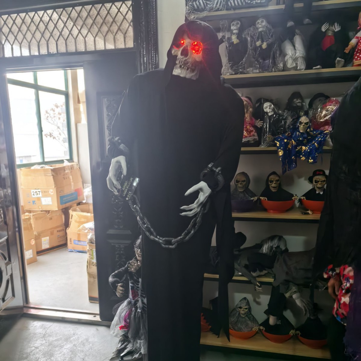 Nuevos productos en el mercado Escape House Electric NPC Atmosfera de terror Big Swing Boobs Movimiento de fantasmas Halloween