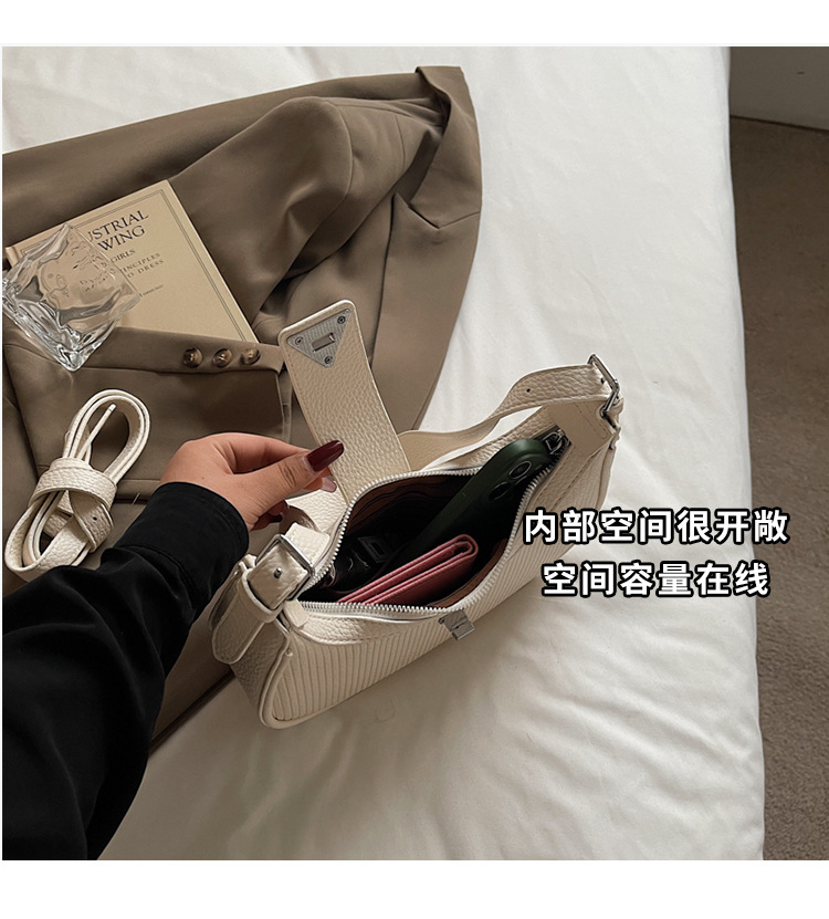 The 2025 new underarm bag for women is a simple and versatile single-shoulder crossbody bag. It is a popular and niche designer crescent-shaped women's bag undefined