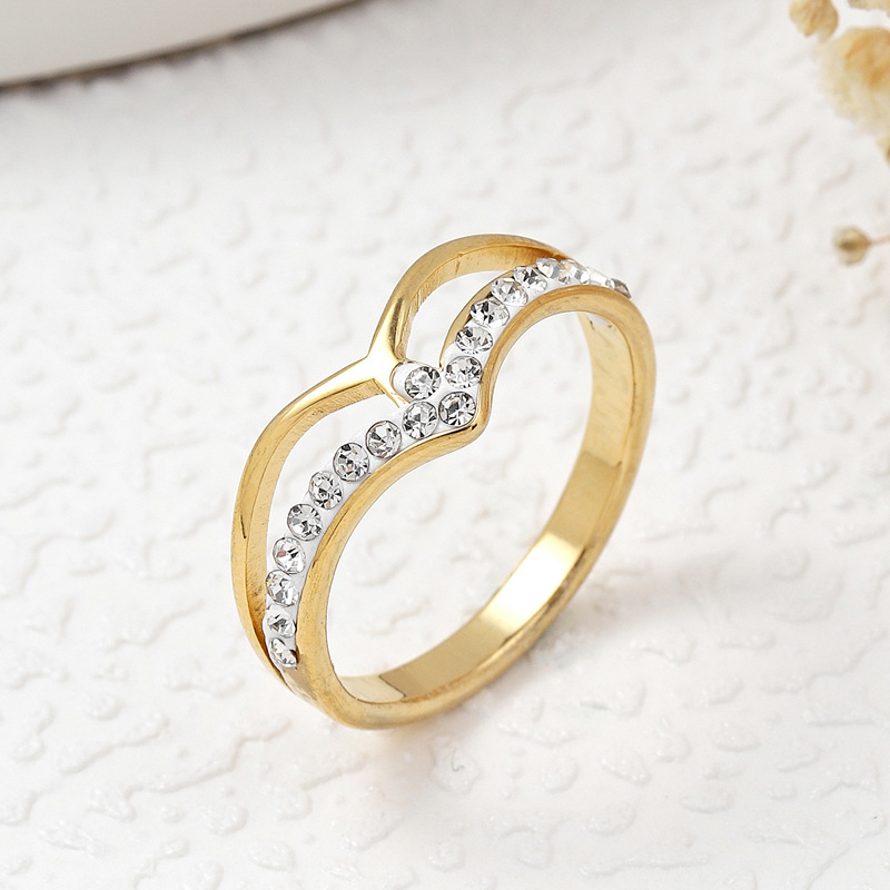 Joyería de acero inoxidable estilo coreano transfronterizo irregular corona de oro con incrustaciones de arcilla diamante anillo de acero de titanio fábrica al por mayor image 7