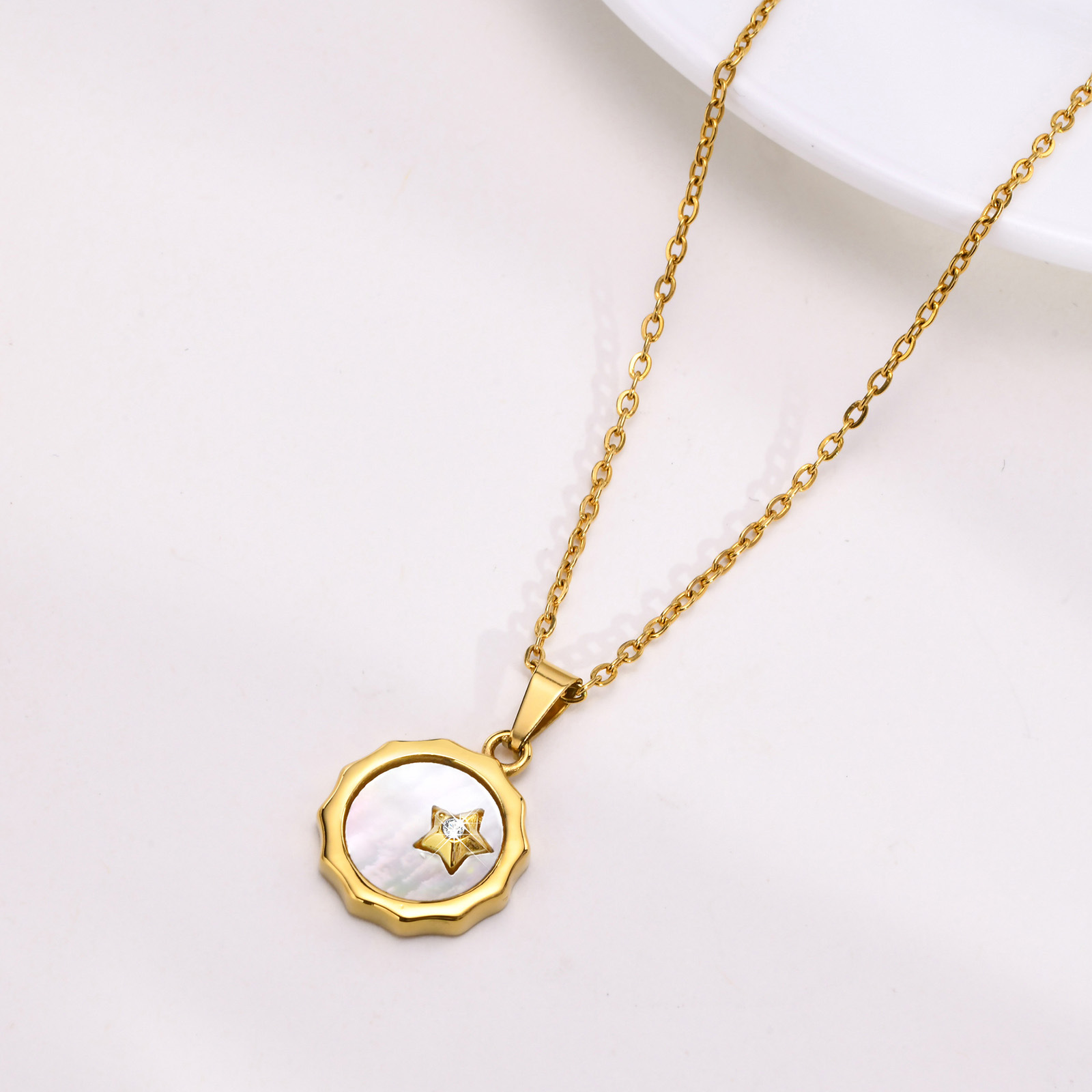 Fashion Round Star Stainless Steel Inlay Shell Zircon Pendant Necklace