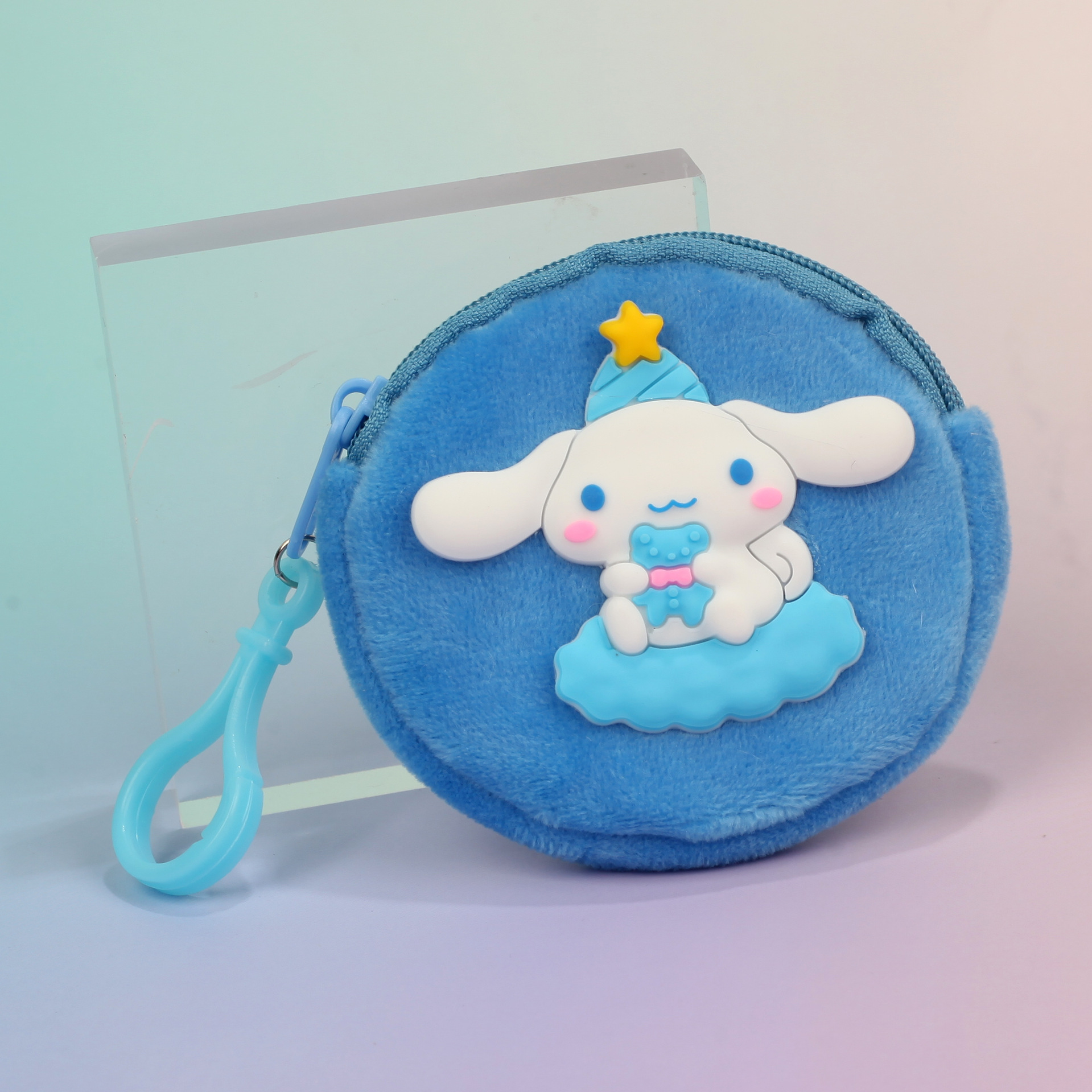 수정처럼 둥근 작은 흰색