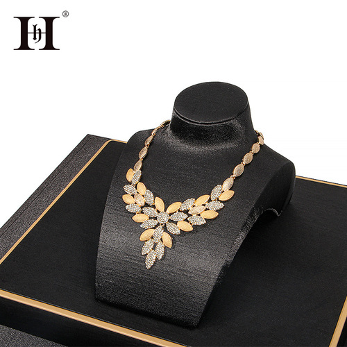 Gold edge satin cloth jewelry display stand jewelry set ring pendant bracelet necklace jewelry set display props
