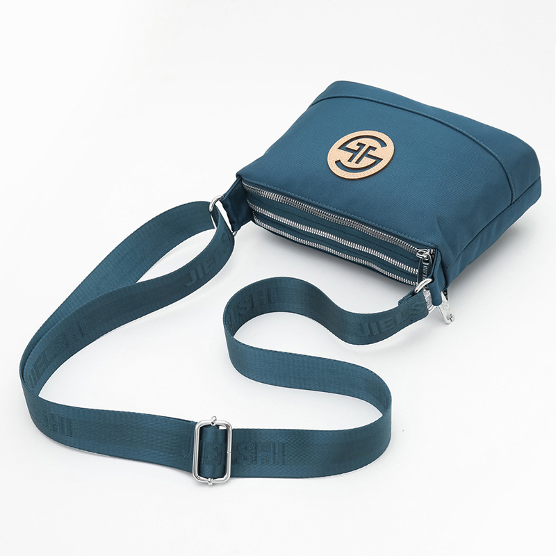 Large Capacity Women's Shoulder Bag, Lightweight Water-Repellent Nylon Tote, Trendy Outdoor Commuter Crossbody Bag - Thumbnail 4