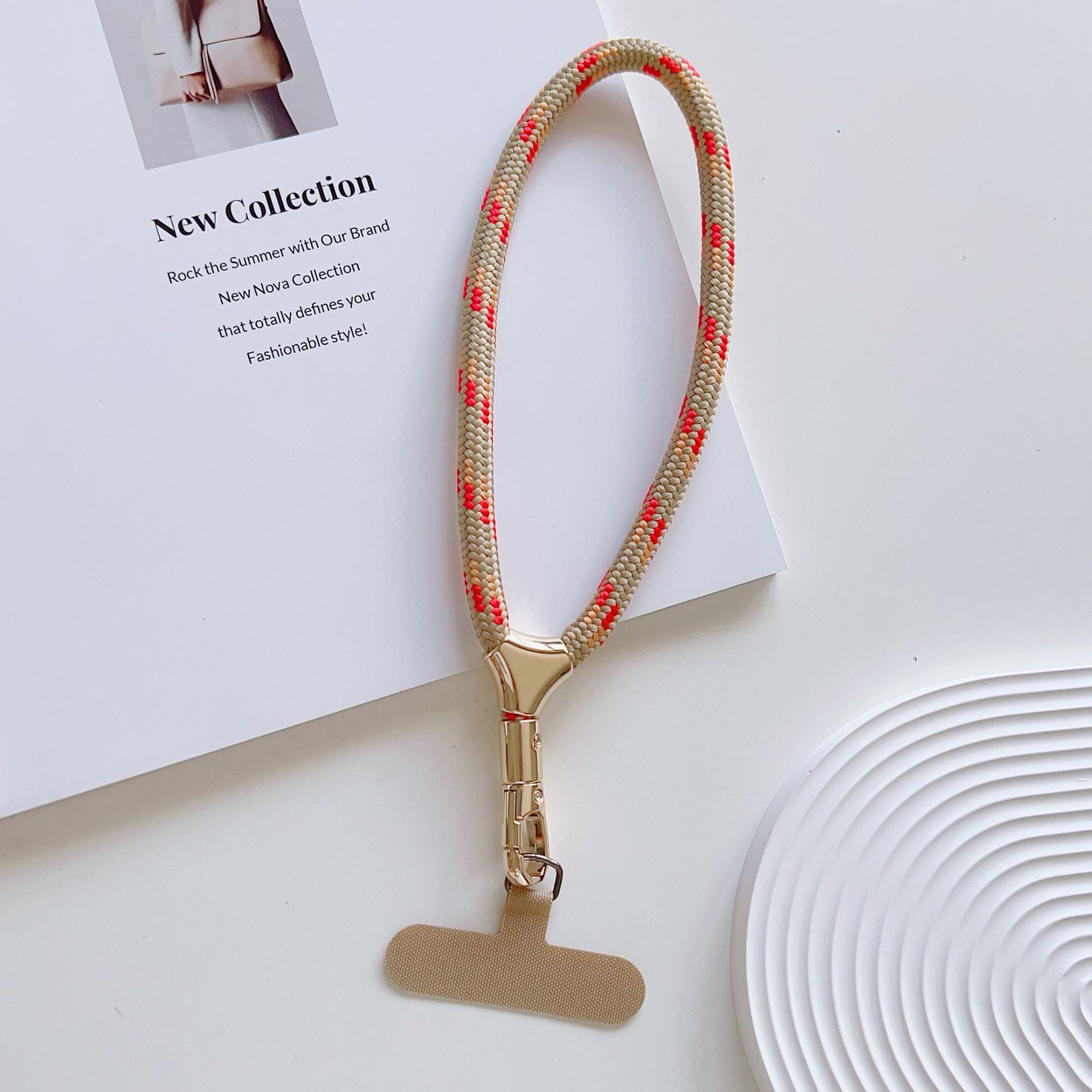 Cuerdas de muñeca ajustables de alta calidad con clips de hebilla pequeñas y frescas de poliéster corto para colgar teléfonos móviles simples y versátiles