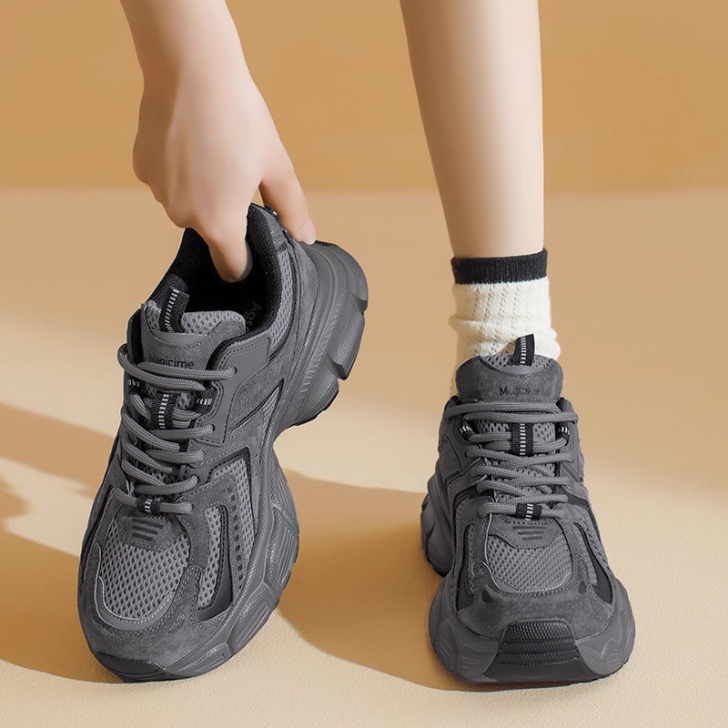 Zapatos grises para mujeres 2026 nueva primavera deportiva de suela gruesa de gran belleza con zapatos casuales de algodón