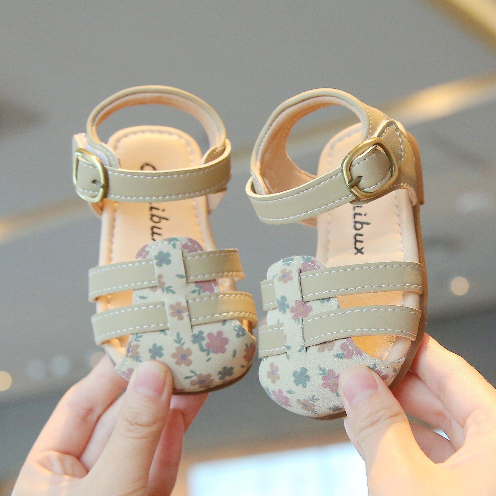 Sandales à bout fermé pour bébés filles, imprimé floral - Chaussures d'été à semelle souple avec embout anti-collision, rose, kaki et marron_voghion.com