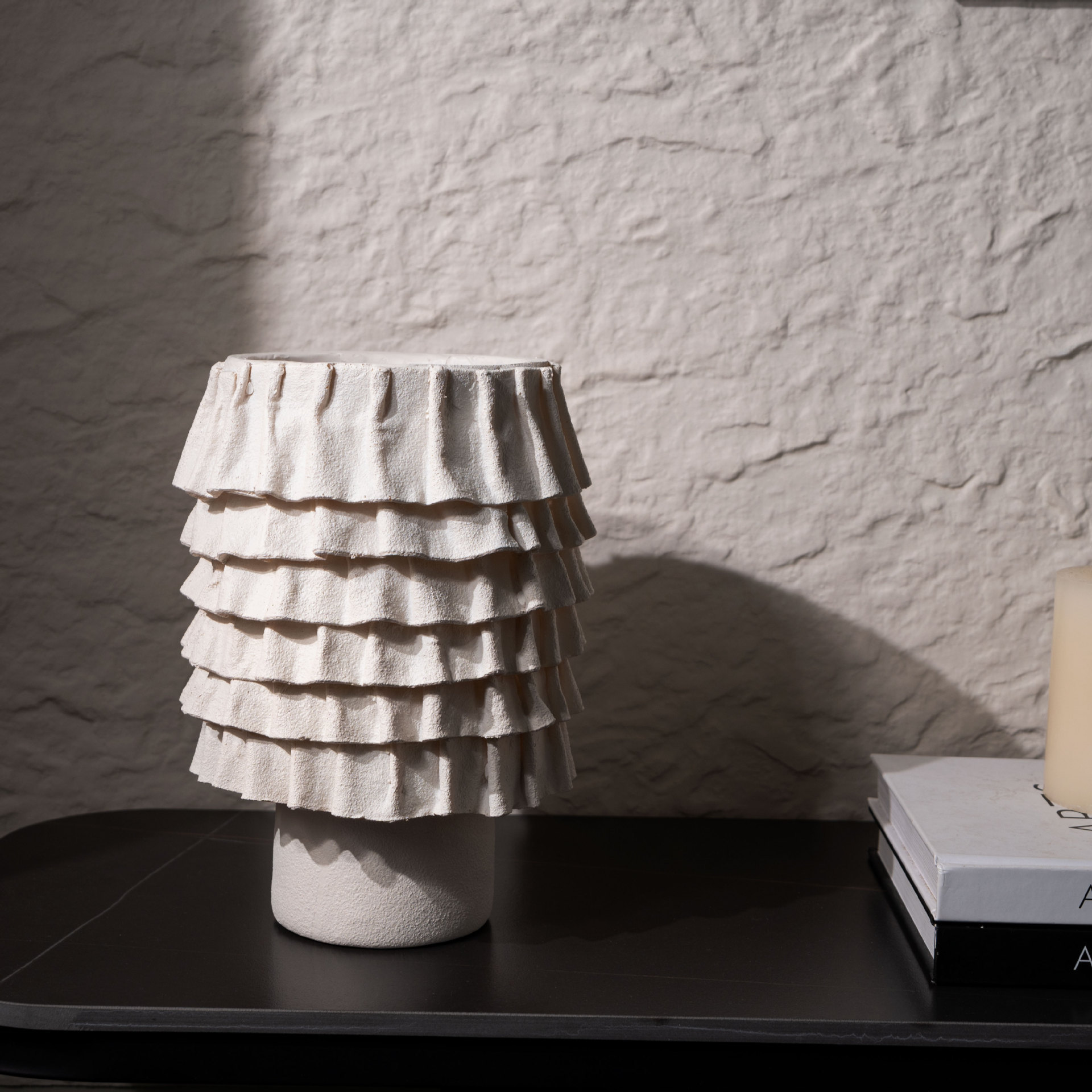 Modern Simple Handmade Pleated Resin Vase Simulation Floriculture Homestay TV Cabinet Entrance Floriculture Designer Ornaments