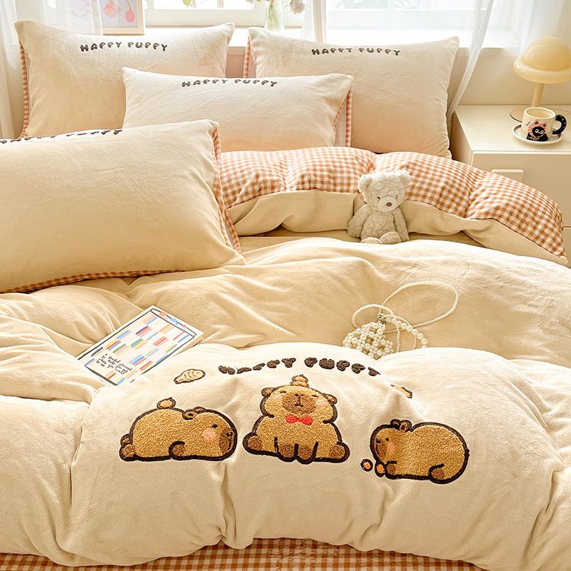 Cama de toalla lindo bordada de seda de leche con cuatro piezas, ropa de cama de seda de invierno, sábanas de coral con tres piezas