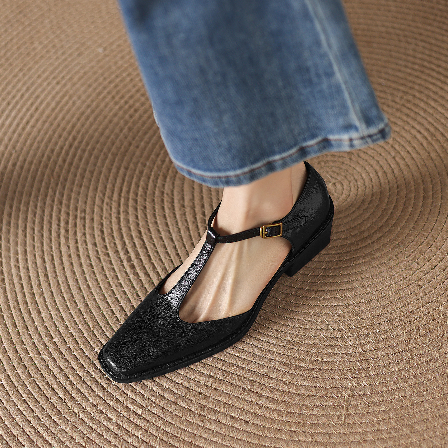 Sandal nữ quai ngang chữ T mũi nhọn gót vuông phong cách Anh retro — màu nâu