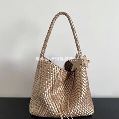 抖音枪枪同款香槟色编织托特包包女大容量大包感手提单肩水桶包
