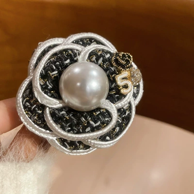 for the Zodiac Year, Retro: Yaxa sancaqları - 47-brooch-white-grey-gold