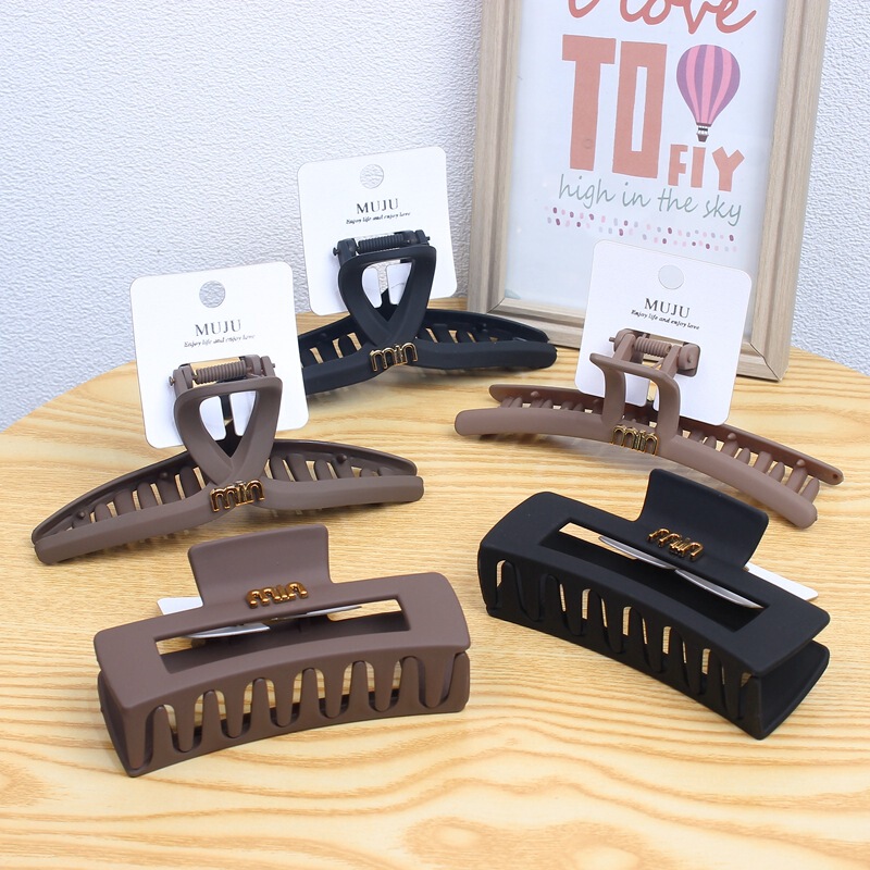 High-End Black Coffee Frosted Large Hair Clip with Large Hair Volume and Letter m Back of the Head Shark Clip Elegant Card-Mounted Hair Clip High-End Black Coffee Frosted Large Hair Clip with Large Hair Volume and Letter m Back of the Head Shark Clip Elegant Card-Mounted Hair Clip