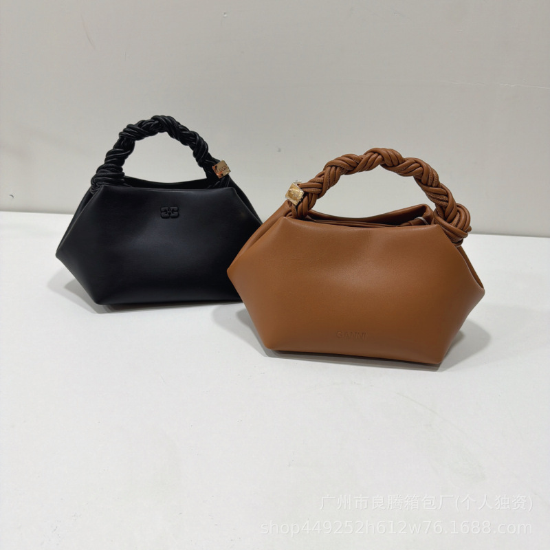 2026 New Casual Women's Bag, Single Shoulder Crossbody Bag, Fashionable and Elegant, Simple Ladies' Handbag with Multiple Compartments, Shell Bag 2026 New Casual Women's Bag, Single Shoulder Crossbody Bag, Fashionable and Elegant, Simple Ladies' Handbag with Multiple Compartments, Shell Bag