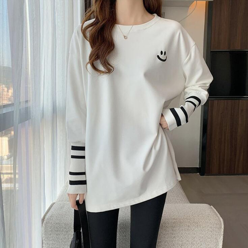 New Women's White Smiley Face Embroidered Top with Striped Sleeves, Loose Fit, Long Style, Versatile Round Neck Long-Sleeve T-Shirt, Trendy Online