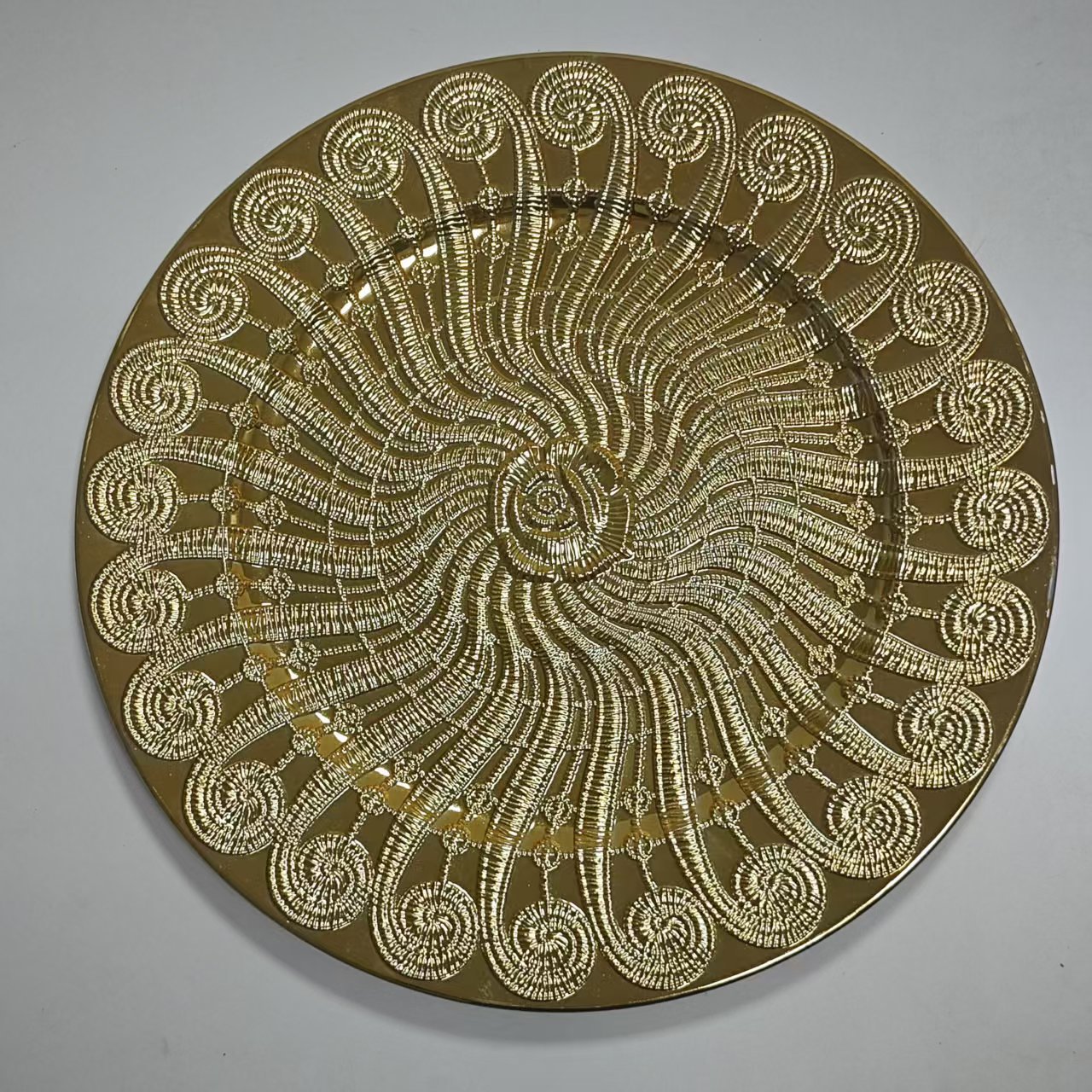 Platos de oro galvanizados, bodas europeas, hoteles, fiestas, bocadillos desechables, frutas, platos de plástico, cargador