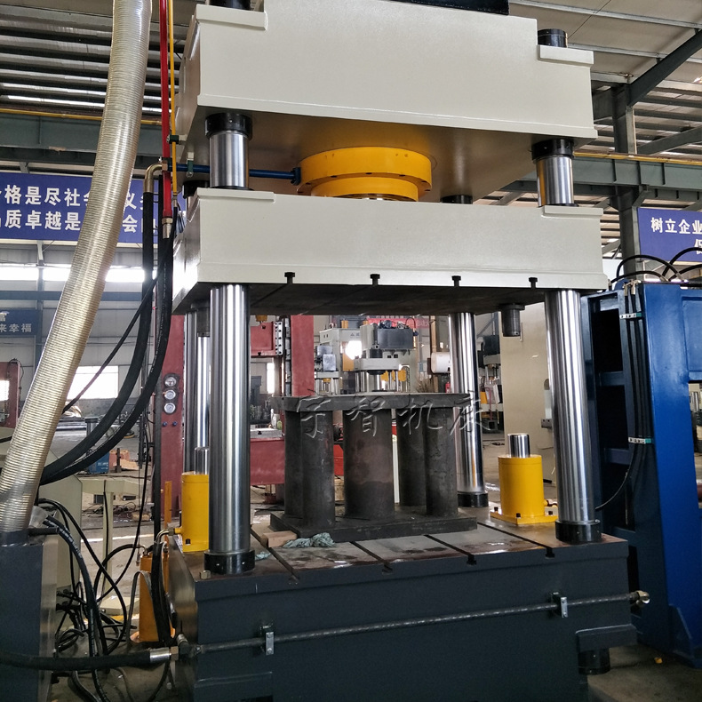 500吨四柱液压机8