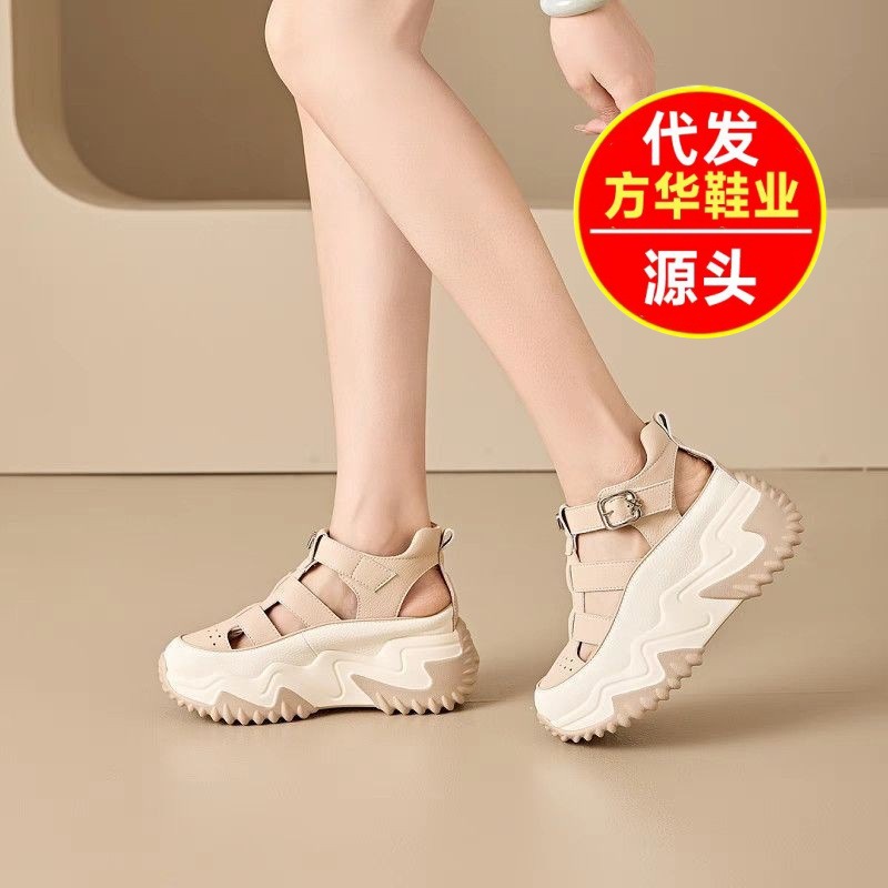 Zapatos casuales coreanos de suela gruesa primavera y verano 2026 nuevos zapatos casuales de moda, sandalias huecas y resistentes al desgaste