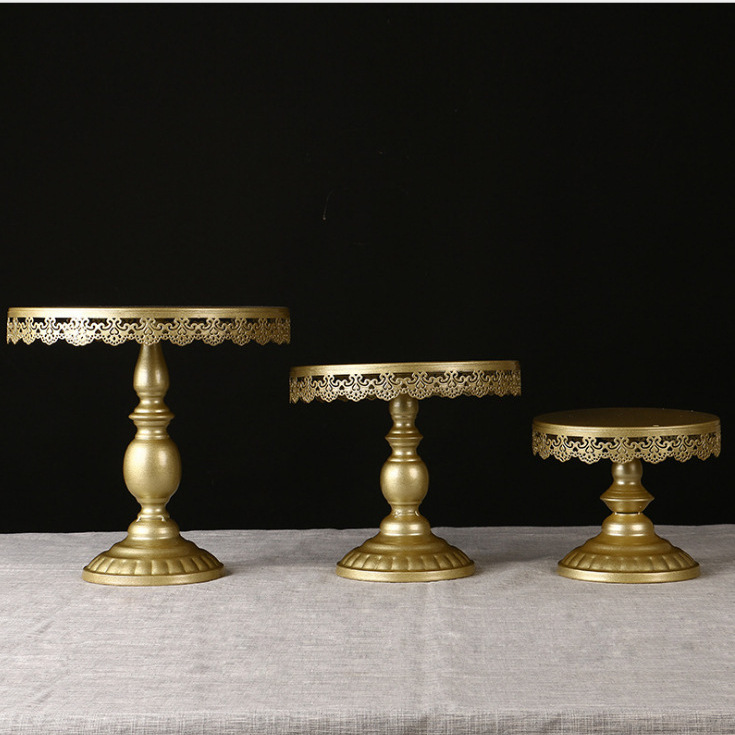 Fijación de pastel de hierro forjado props de boda platos de pastel de oro decoración de pastel europeo bordes de encaje artesanía estante de pastel