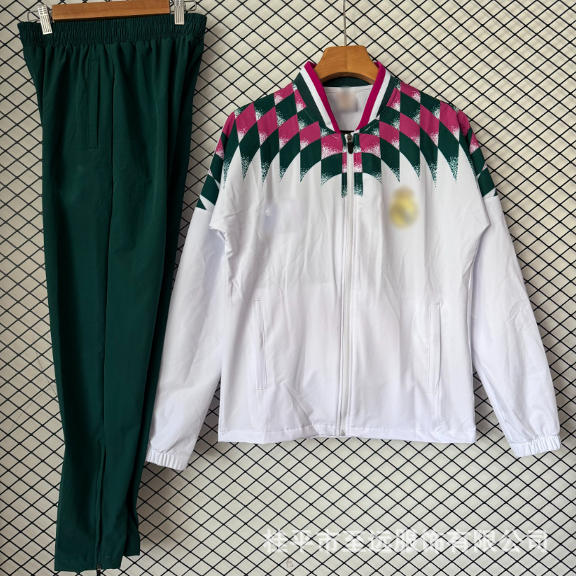 Brasileño chaqueta de asalto con capuchón, abrigo a prueba de viento, abrigo a prueba de agua, fábrica de fuentes deportivas, ropa de entrenamiento de fútbol al por mayor image 40