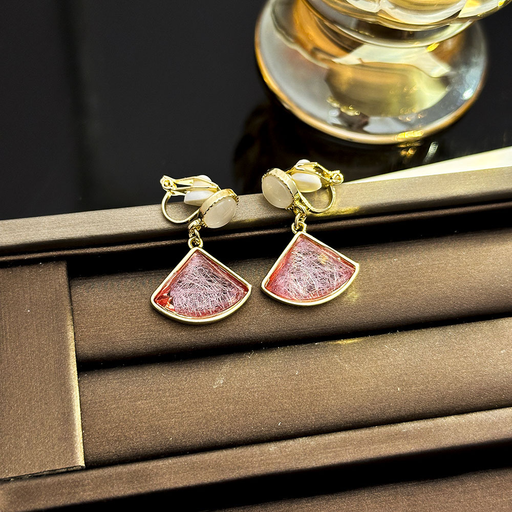 Pinza de oreja en forma de abanico de cristal de moda coreana Pendientes de diseño de nicho de alta gama sin orejas perforadas Pendientes de lujo ligero de nicho simple