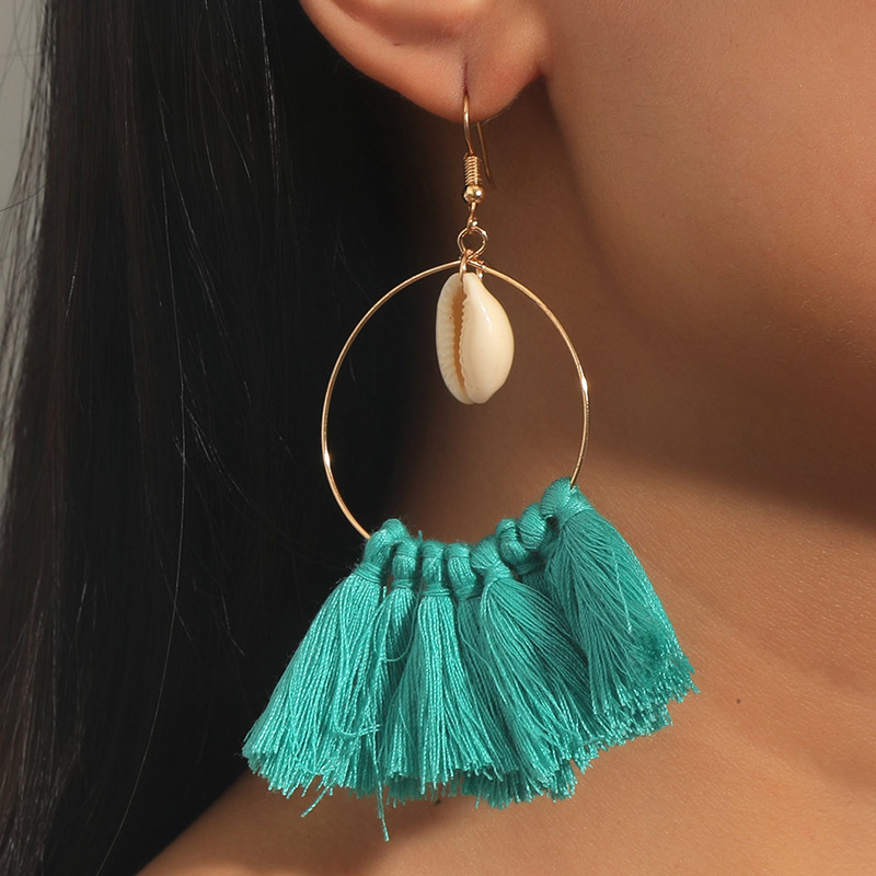 Wholesale Bohemian Geometric Woven Shell Tassel Earrings Nihaojewelry display picture 2