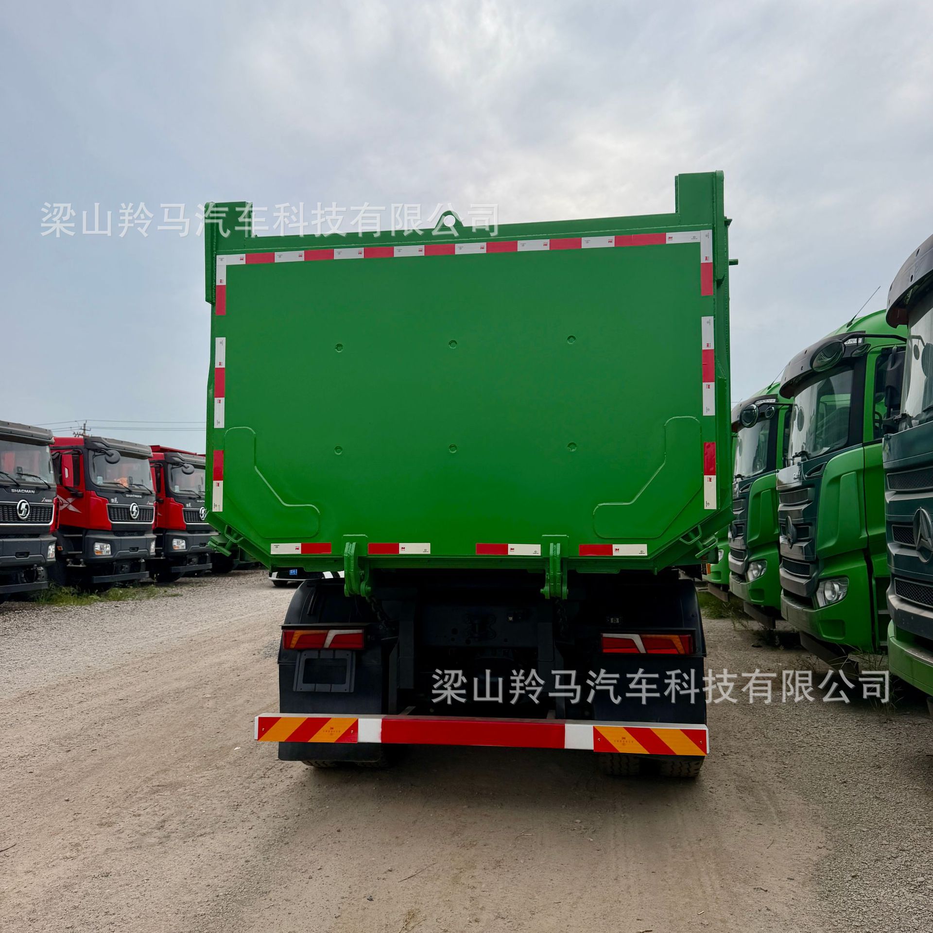 Cross-border medium-duty specialized work truck, Shaanxi Auto DeLong M3000S, front four-wheel drive, rear eight-wheel drive, dump truck for engineering projects