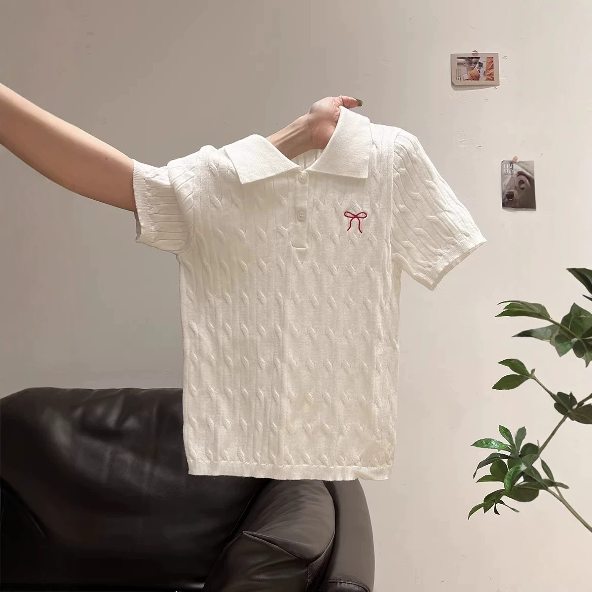 Áo thun nữ cổ Polo thêu họa tiết thừng xoắn kiểu Hàn Quốc — màu mơ chi tiết 4